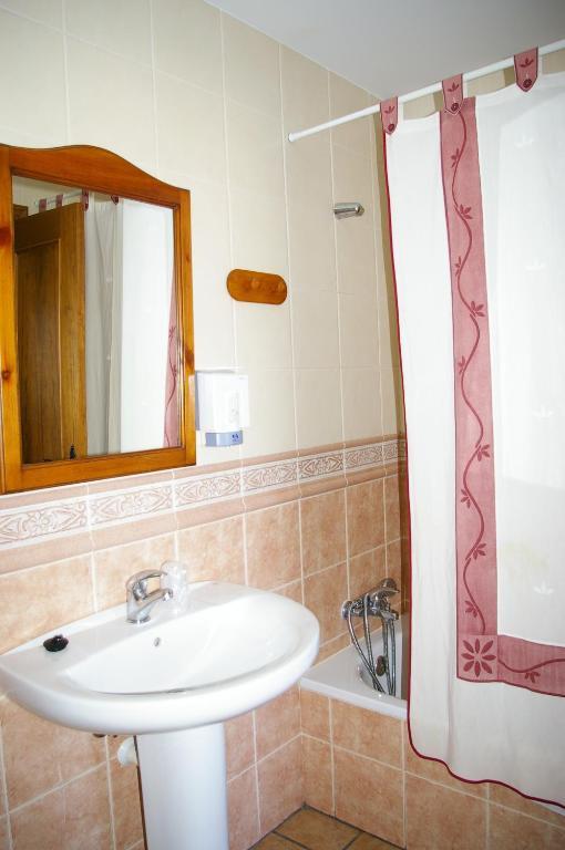 Hosteleria Santa Cruz Santa Cruz de la Serós Quarto foto